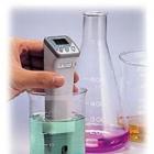 AZ-8690  筆式PH計.筆式設計方便攜帶!45°斜角讀數(shù)據(jù)方便!pH 電極可更換,量程范圍,PH：0.00~14.00.溫度: 0℃ ~ +50℃,分辯率:0.01PH/0.1℃, 0.1℉.準確度:±0.02PH/±0.3℃
 
 
