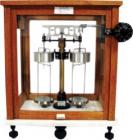 6SP-200半自動(dòng)分析天平,產(chǎn)品適用于工礦企業(yè)，科學(xué)研究機(jī)構(gòu)化驗(yàn)室、實(shí)驗(yàn)室作精密衡量分析測(cè)定。稱(chēng)重:200g.分度值:1mg,騎馬標(biāo)尺范圍:10mg-990mg.稱(chēng)盤(pán)尺寸:Φ75mm

 