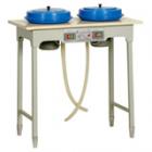 PG-2型金相試樣拋光機(jī)可供雙人同時(shí)操作，拋光盤直徑與傳遞功率均大于國內(nèi)同類產(chǎn)品，能適合更多種材料的拋光要求，是試樣拋光的理想設(shè)備。拋光盤直徑：雙盤220mm.轉(zhuǎn)速：900r/min，1400r/min（定制）.電動(dòng)機(jī)：YS7116 0.2kW 380V/220V 50Hz z