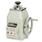 XQ-1型金相試樣鑲嵌機(jī)是對微小或不規(guī)則形狀和不易手拿的試樣，用熱固性塑料先進(jìn)行鑲嵌成形，也是磨拋工作必不可少的前道工序。本機(jī)系機(jī)械式鑲嵌機(jī)，加熱溫度由數(shù)字溫度儀控制，試樣壓制規(guī)格：Φ22、Φ30、Φ45×15mm.加熱器規(guī)格：650W 220V 50Hz