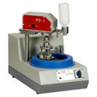 MP-1型單盤雙速金相試樣磨拋機(jī)（帶自動磨頭） 是集預(yù)磨、拋光、研磨于一機(jī)只須更換磨拋盤等就能進(jìn)行預(yù)磨、拋光或研磨工作，磨盤直徑：250mm.砂紙直徑:230mm.拋盤直徑：220mm.研磨盤直徑：220mm.轉(zhuǎn)速：500/1000r/min.電動機(jī)：YSD802-4/8 380V 50Hz

 

