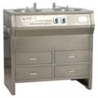 MP-2型雙盤三速金相試樣磨拋機(jī),機(jī)架整體和集污盤、罩、蓋等均采用不銹鋼板制成， 磨盤直徑：250mm.砂紙直徑：230mm.拋盤直徑：220mm.轉(zhuǎn)速：700/900/1400r/min.電動機(jī)：AO280-4/6/8，0.2kW，380V,50Hz
   