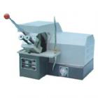 QG-1型金相試樣切割機(jī)是金相試樣的首道工序,采用高速旋轉(zhuǎn)的薄片增強(qiáng)砂輪來截取試樣，為不使在切割中燒傷試樣的組織，本機(jī)裝有冷卻系統(tǒng)。 最大切割截面：35×35mm.砂輪片規(guī)格：250×2×32mm.轉(zhuǎn)速：2800r/min.電動(dòng)機(jī)：Y802L-2 1.2kW 380V 50Hz

 
