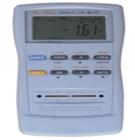 TH2821B是國(guó)內(nèi)首創(chuàng)的手持式LCR數(shù)字電橋?？蓽y(cè)量電感L、電容C、電阻R、阻抗Z、損耗因子D和品質(zhì)因數(shù)Q六種基本參數(shù)，具有0.3%的測(cè)量準(zhǔn)確度及合適的四檔分選。