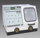 Q-100B型 全自動(dòng)試樣切割機(jī)具有超大切割室，可移動(dòng)式“T”型工作臺(tái)，液晶顯示各種切割數(shù)據(jù)；允許切割最大試樣直徑ф100mm,最大切割容積ф100mm×200mm；手動(dòng)切割/自動(dòng)切割任意切換；