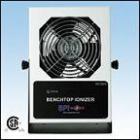 94021 　零伏臺式離子風機 不銹鋼外殼 100級潔凈室專用單人臺式機 適用與手機等小型電子設備的安裝生產線 中和靜電速度快, 功能齊全 可平放在桌面上, 也可倒掛或側掛在墻壁上 正負離子失衡報警裝置 風量最高達到250CFM