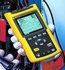 Fluke 43B 電能質(zhì)量分析儀 電壓、電流和功率諧波 高達(dá)51次的諧波 總諧波失真（THD） 每次諧波的相位角 瓦特、功率因數(shù)、位移功率因數(shù)、伏安和乏 電壓和電流波形 