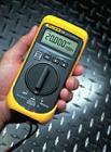 Fluke 705 環(huán)路校準器 mA 源、仿真和測量  0.02% 的精度和 0.001 mA 的分辨率  同時顯示mA讀數(shù)和百分比讀數(shù)  可選的步進和斜波輸出  提供24V回路電源，進行 mA 測量  0-28 直流電壓測量，檢查回路電壓 