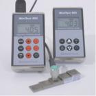 MINITEST 403/405系列 超聲波測厚儀，用于精確測量鋼鐵和其它金屬、玻璃、陶瓷、均質(zhì)塑料等材料的壁厚。儀器小巧、堅固耐用。測量無損、快速、準確?？梢詼y量平面和曲面。 