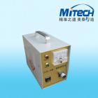 詳細(xì)信息
CJX－A角焊縫磁粉探傷儀是我廠吸收國內(nèi)外同類產(chǎn)品的優(yōu)點(diǎn)自行設(shè)計(jì)生產(chǎn)的。儀器具有體積小、重量輕、用途廣、便攜帶、操作方便等優(yōu)點(diǎn)。電路采用無觸點(diǎn)可控元件和集成電路，安全電壓輸出。利用外加磁場(chǎng)磁化法對(duì)各種平焊縫、角焊縫、機(jī)械零配件的分段探傷檢查。應(yīng)用于壓力容器、管道、球罐、大型鋼結(jié)構(gòu)及機(jī)械制造等行業(yè)，特別適用于野外、流動(dòng)探傷檢查使用。通用主機(jī)可選配A、D、0三種探頭。
