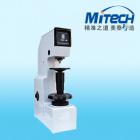 主要特點：

●     構(gòu)造堅固、剛性好、精確、可靠、耐用，測試效率高；
●     電子式換向開關(guān)；
●     高精度讀數(shù)顯微鏡測量系統(tǒng)；
●     廣泛適用于生產(chǎn)現(xiàn)場中的品質(zhì)監(jiān)控，工作環(huán)境適應(yīng)性強(qiáng)；
●     精度符合GB/T231.2、ISO 6506-2和美國ASTM E10。
