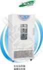 人性化設(shè)計 

  ●順應(yīng)世界環(huán)保潮流，全新無氟設(shè)計，使您始終走在健康生活的前沿。

  ●大屏幕液晶顯示，多組數(shù)據(jù)一屏顯示，菜單式操作界面，簡單易懂，便于觀察和操作。

  ●采用鏡面不銹鋼內(nèi)膽，四角半圓弧過渡，擱板支架可以自由裝卸，便于工作室的清洗工作。

  ●箱體左側(cè)配有直徑為25mm測試孔，可根據(jù)放置場所需要而任意布線。

  ●箱內(nèi)放入振蕩器即可進(jìn)行恒溫振蕩培養(yǎng)。

