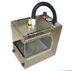 歐特普OTAPUR OT6093除塵箱工作原理： 將物體（電路板，手機(jī)殼等）送入工作區(qū)，在光電開關(guān)的感應(yīng)下，高壓氣流將離子發(fā)生裝置所產(chǎn)生的大量正負(fù)離子迅速吹向物體表面，中和物體表面所積累的靜電電荷，同時(shí)，高速氣流將靜電吸收的塵粒吹除，并通過(guò)洞板落下其下方的負(fù)壓集塵區(qū)中，將被清潔的物體取出放入專用的物料盤中即可，定時(shí)用吸塵器吸走塵粒。